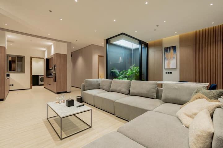Hometel - Hittin Boulevard Apartemen Riyadh